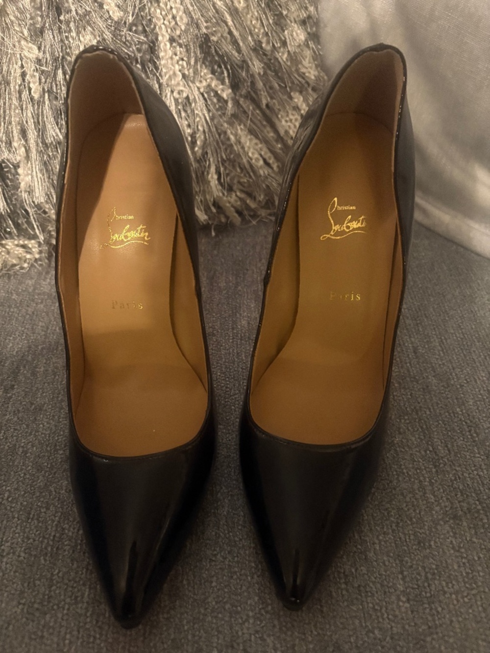 Black pumps
